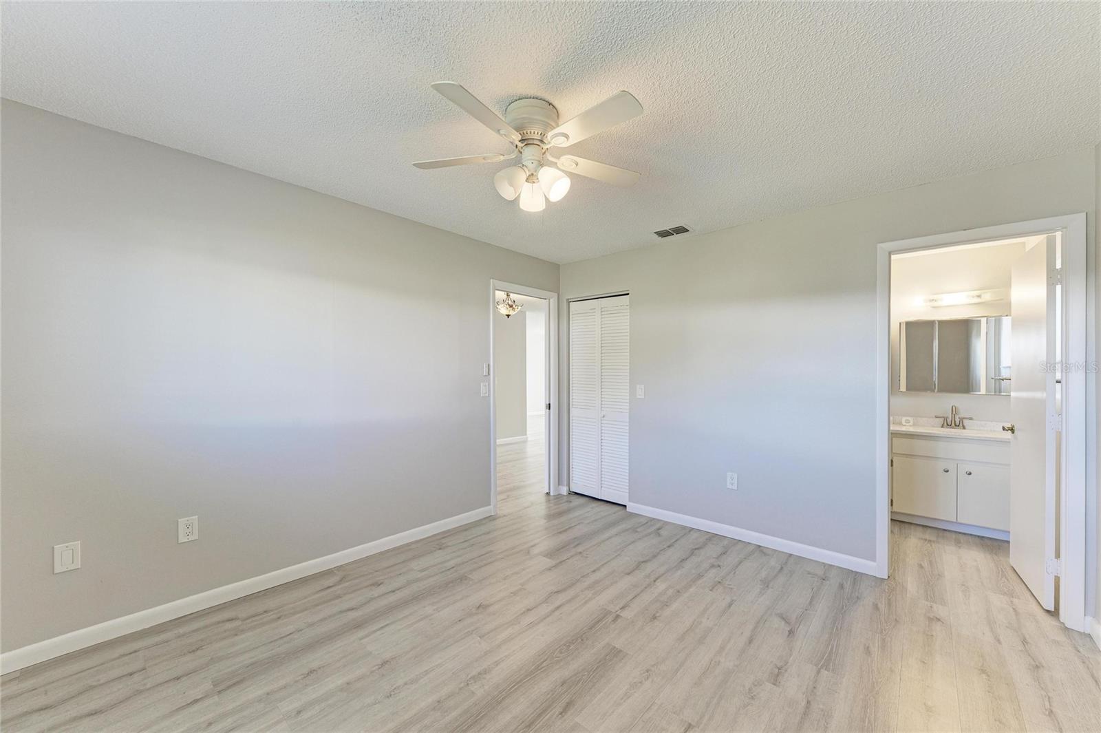 140 CIRCLEWOOD DR #C1-4, VENICE, FL, 34293