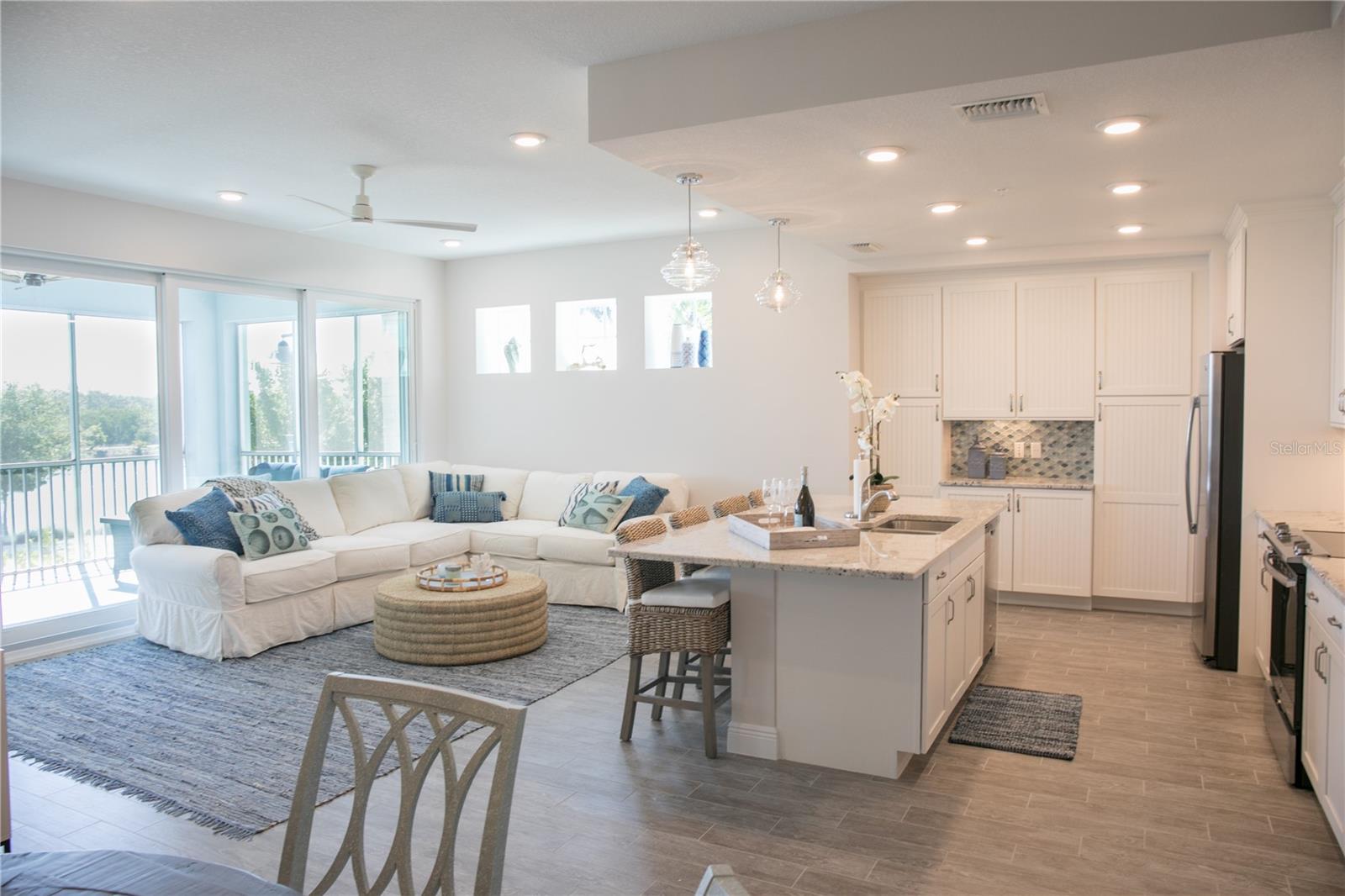 387 ARUBA CIR #103, BRADENTON, FL, 34209