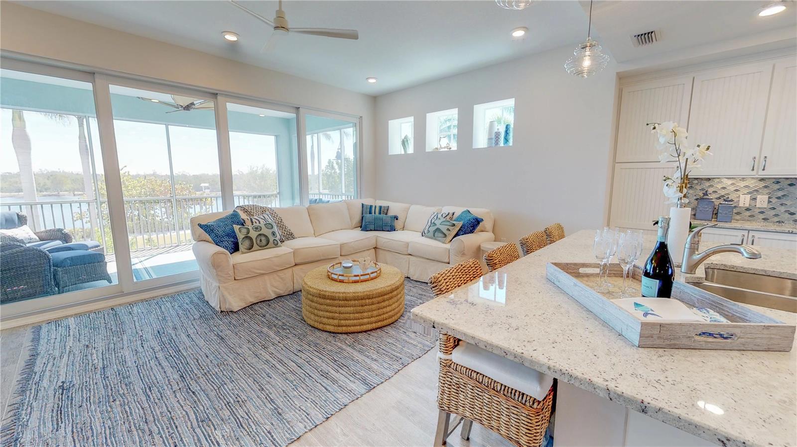 387 ARUBA CIR #103, BRADENTON, FL, 34209
