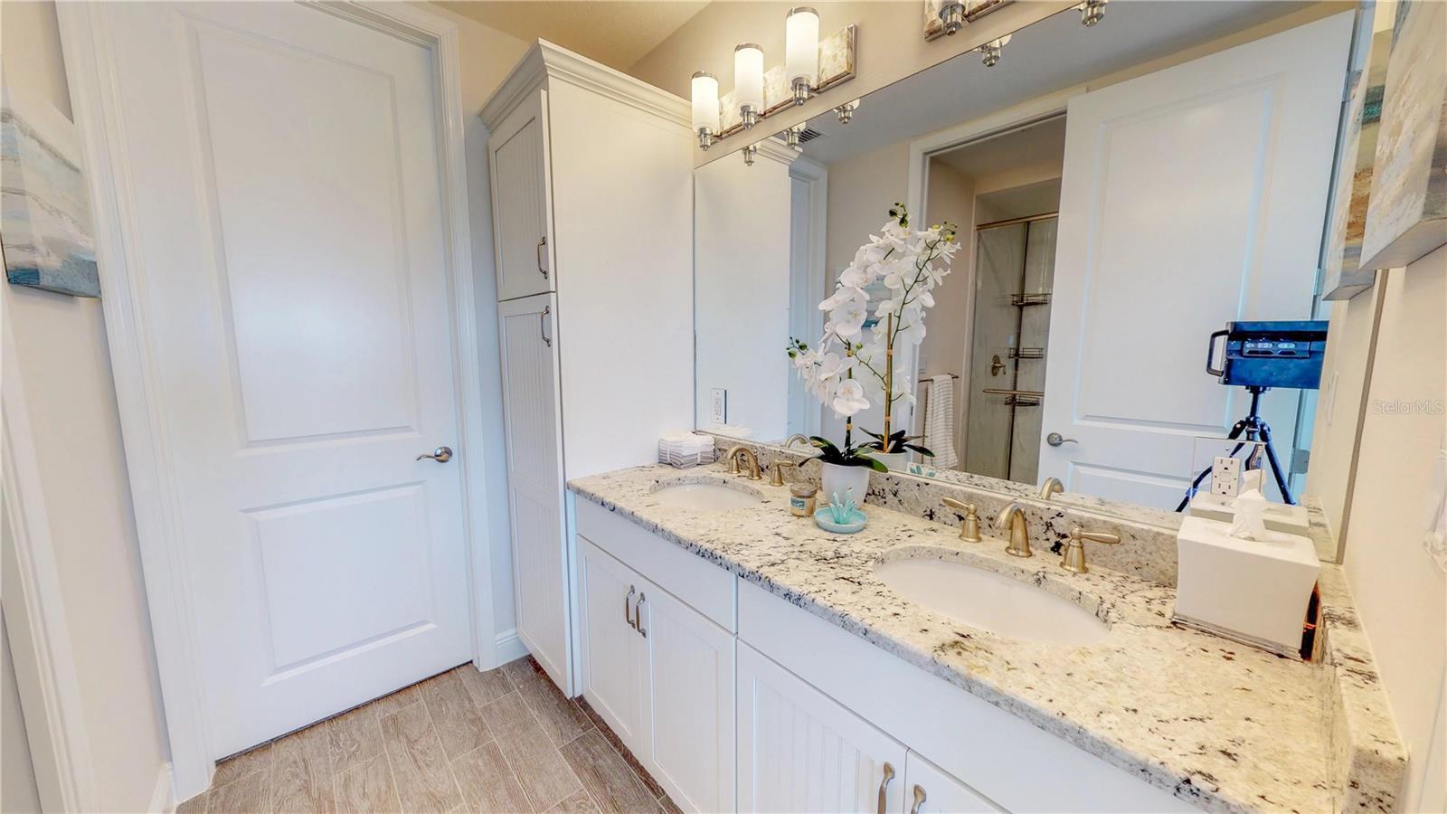 387 ARUBA CIR #103, BRADENTON, FL, 34209