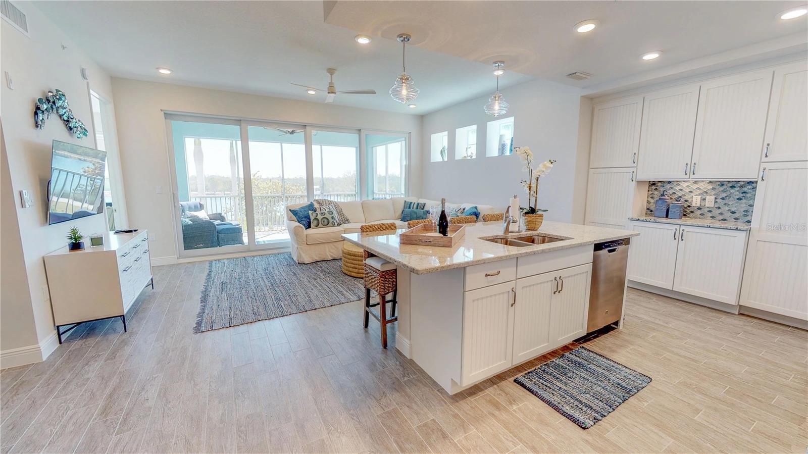 387 ARUBA CIR #103, BRADENTON, FL, 34209
