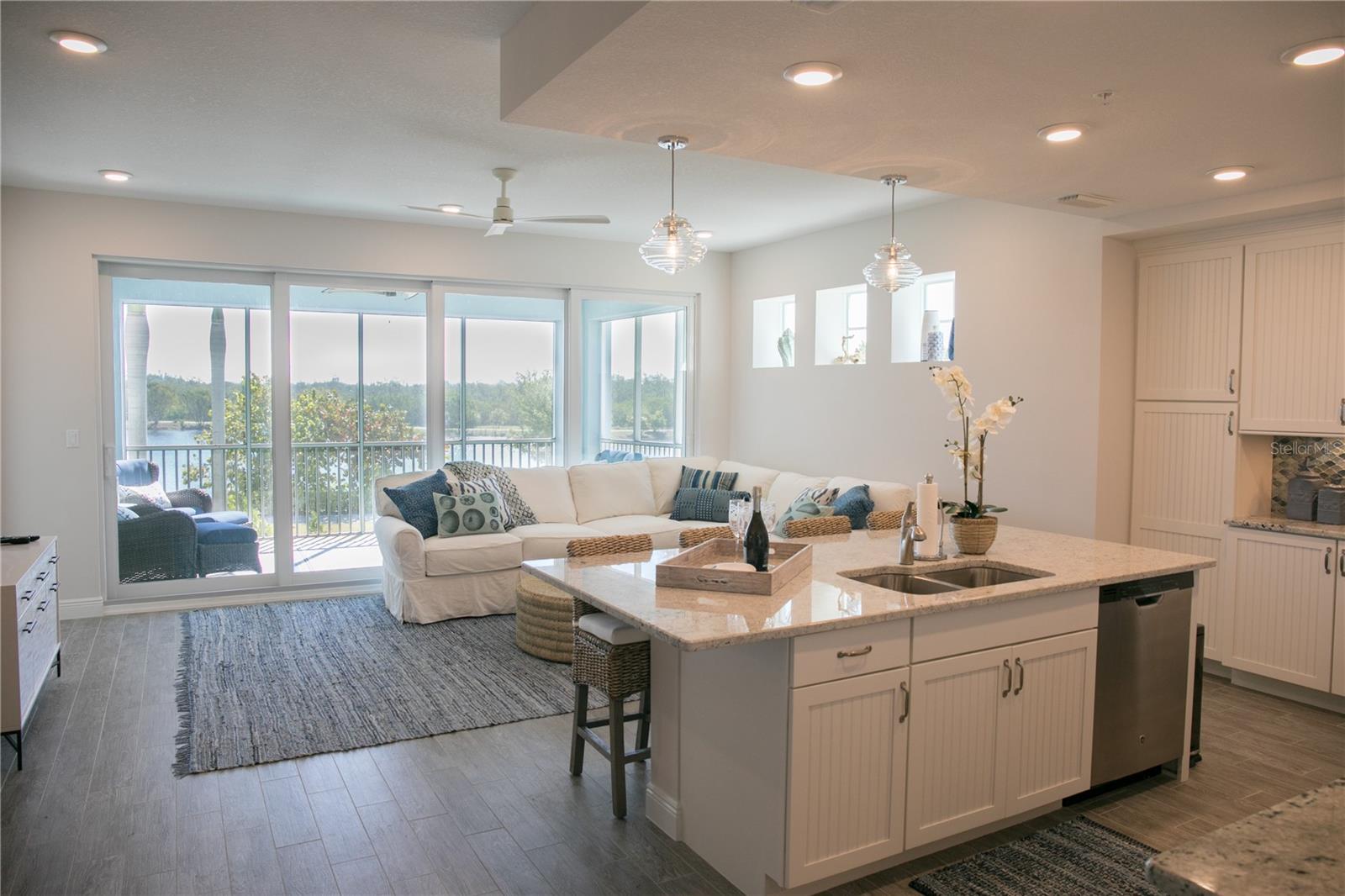 387 ARUBA CIR #103, BRADENTON, FL, 34209
