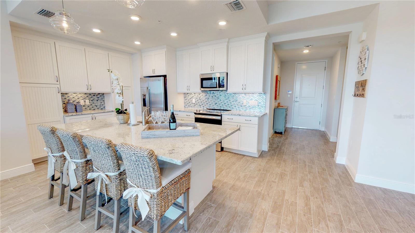 387 ARUBA CIR #103, BRADENTON, FL, 34209