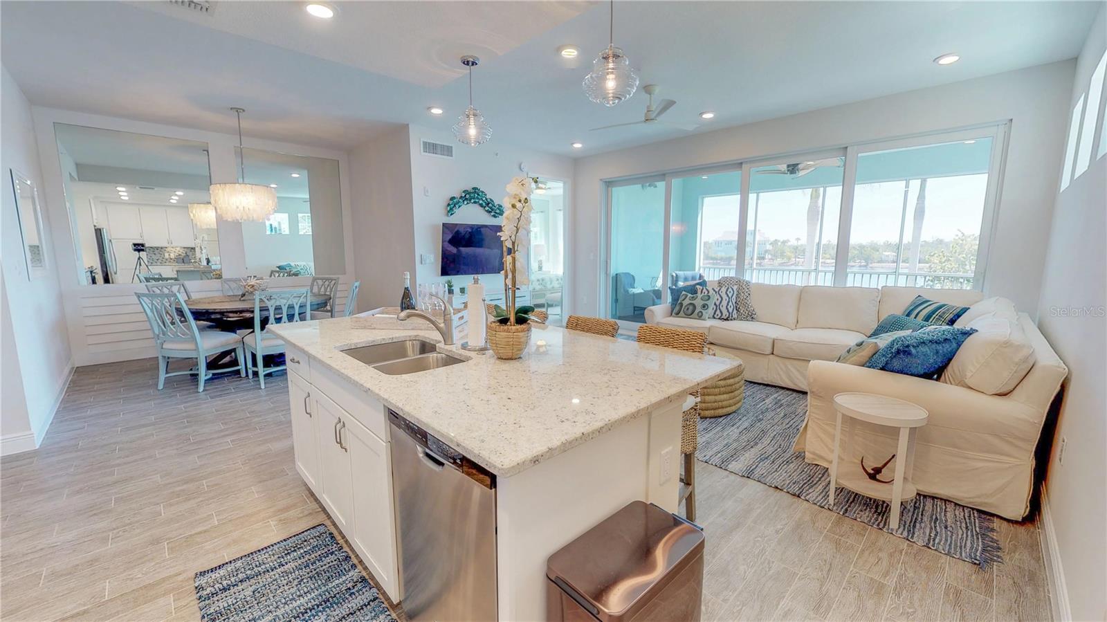 387 ARUBA CIR #103, BRADENTON, FL, 34209