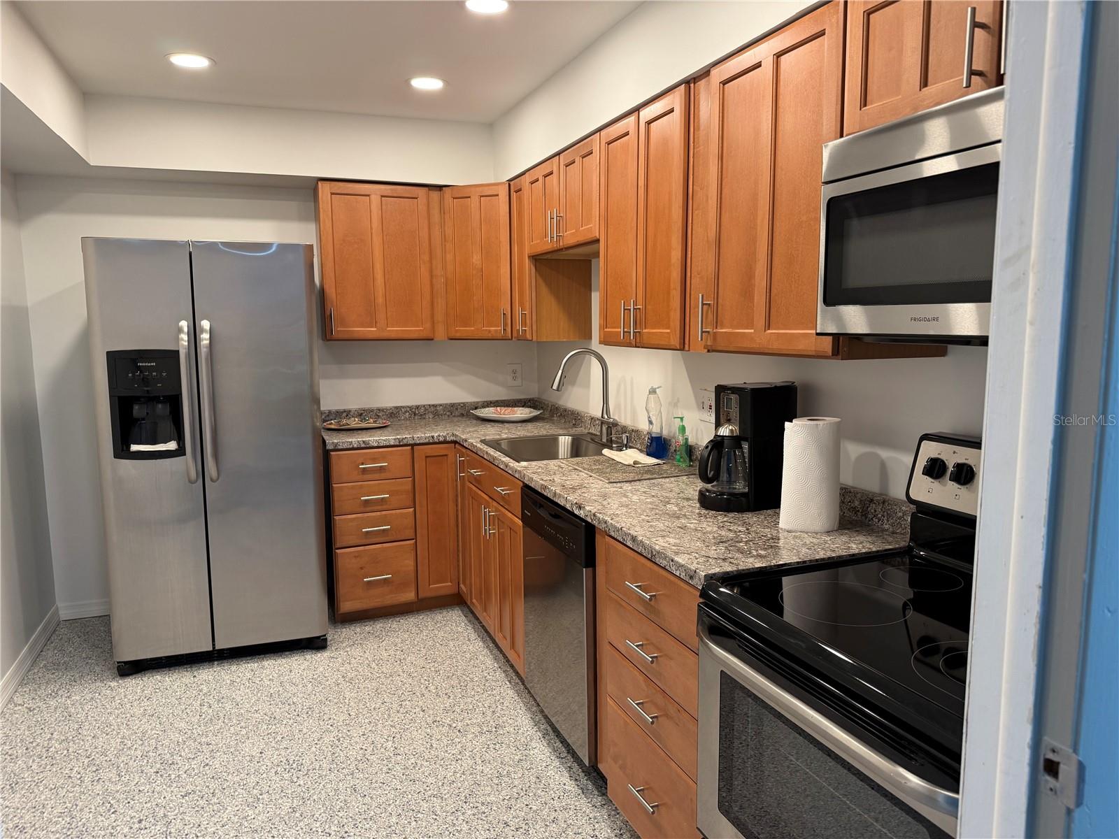 255 DOLPHIN PT #305, CLEARWATER BEACH, FL, 33767