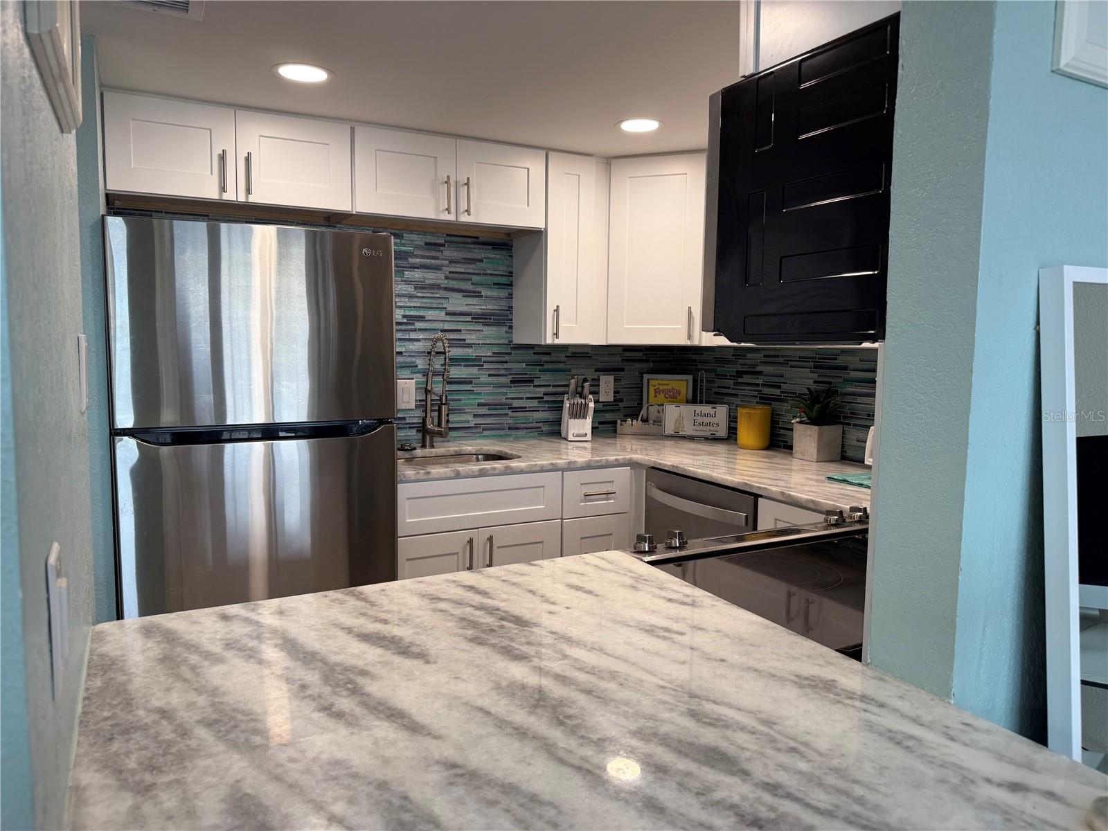 255 DOLPHIN PT #305, CLEARWATER BEACH, FL, 33767
