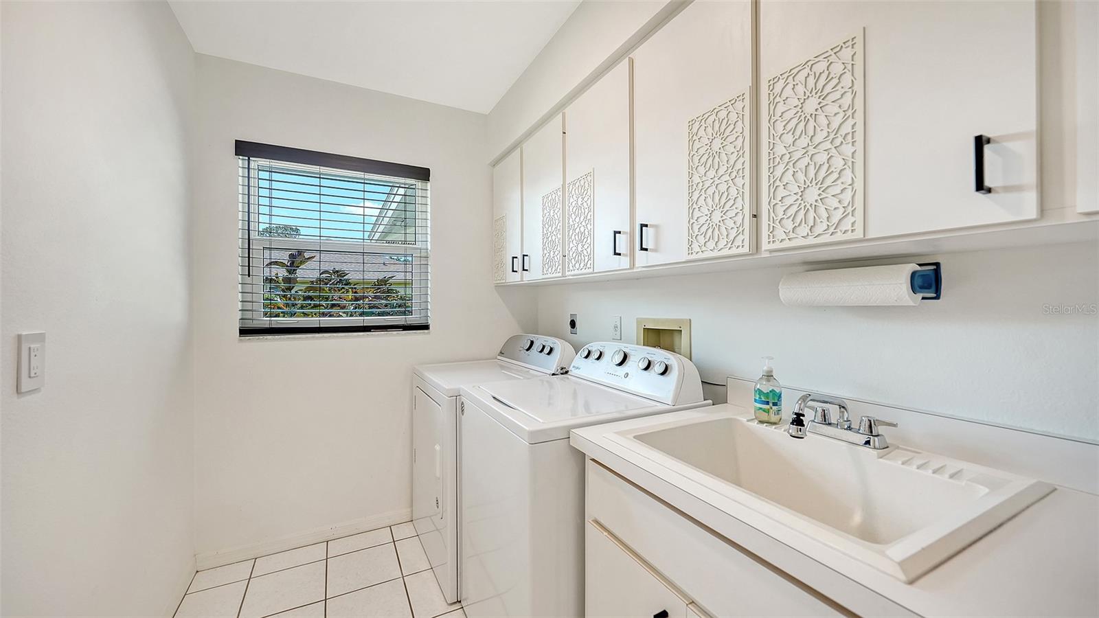 6988 COUNTRY LAKES CIR, SARASOTA, FL, 34243