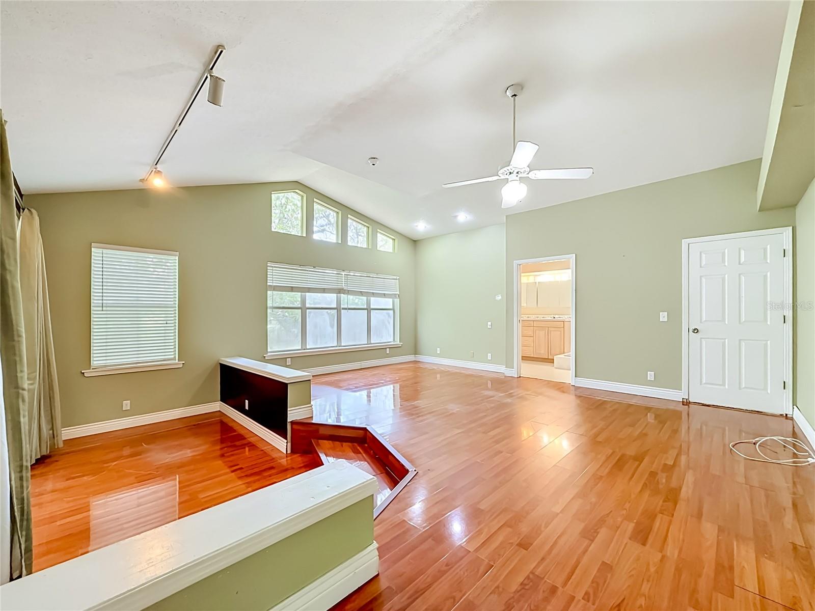 1003 W OUTBOUND PL, TAMPA, FL, 33612