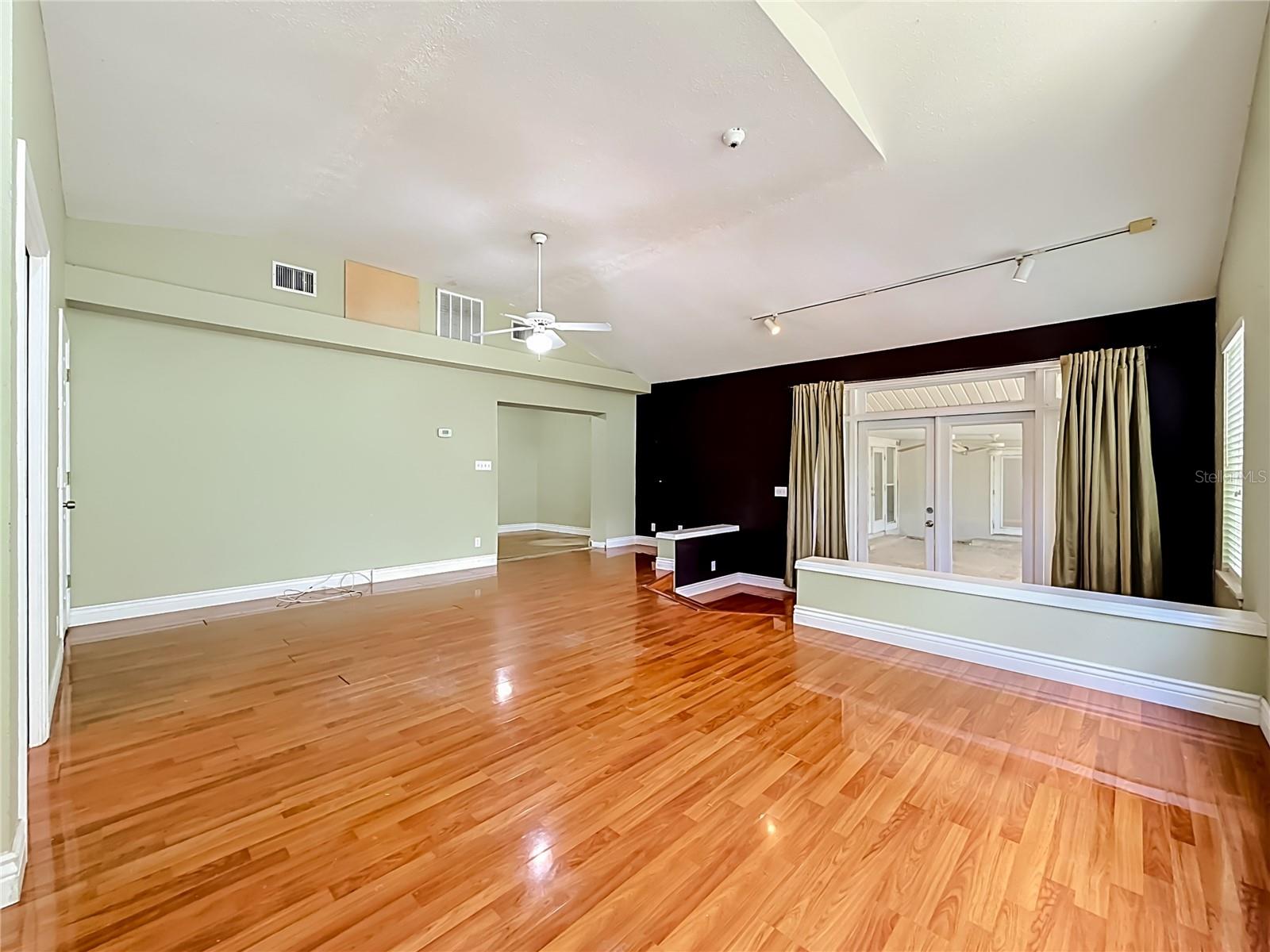 1003 W OUTBOUND PL, TAMPA, FL, 33612