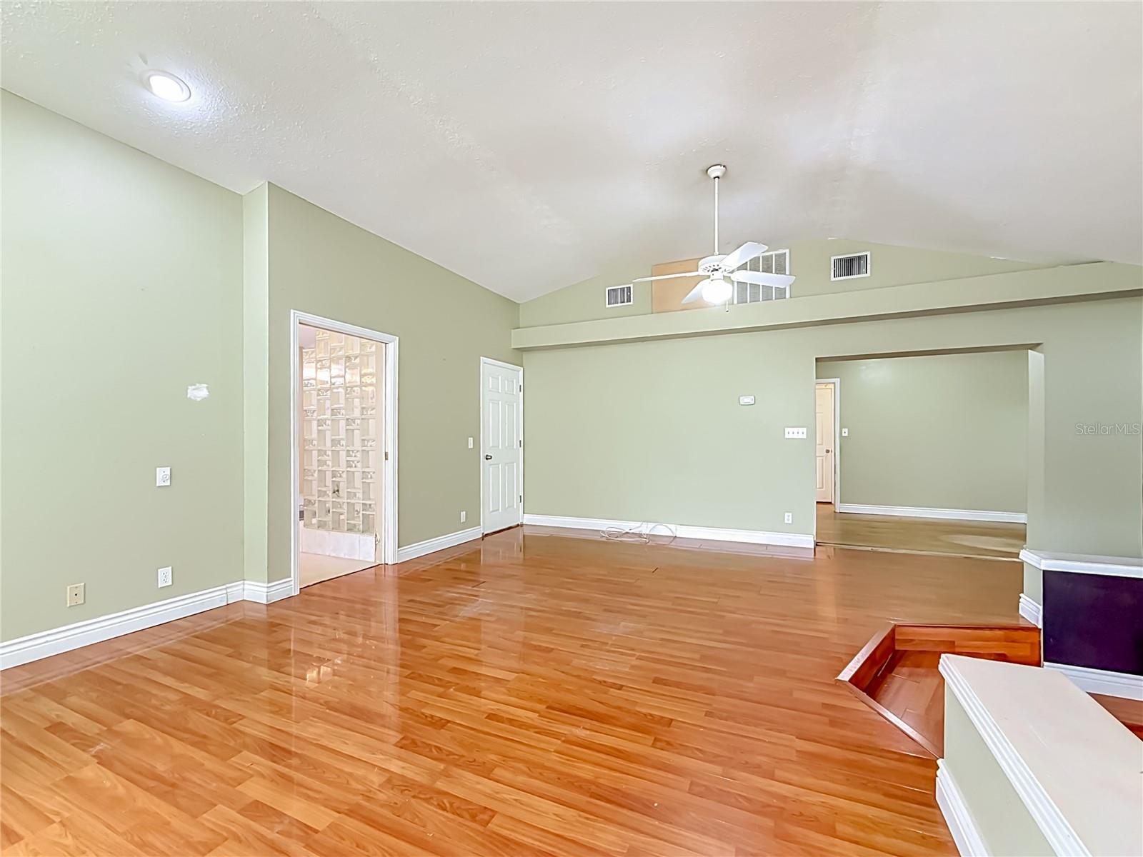 1003 W OUTBOUND PL, TAMPA, FL, 33612