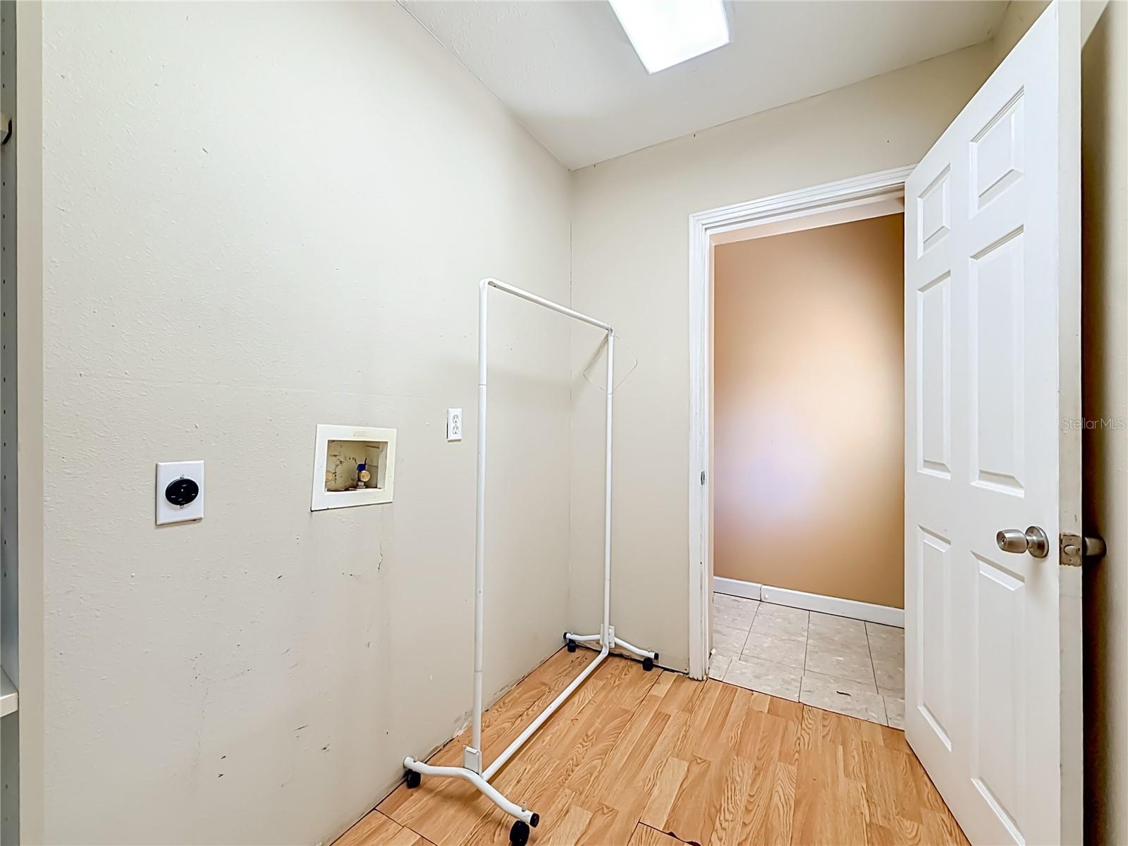1003 W OUTBOUND PL, TAMPA, FL, 33612