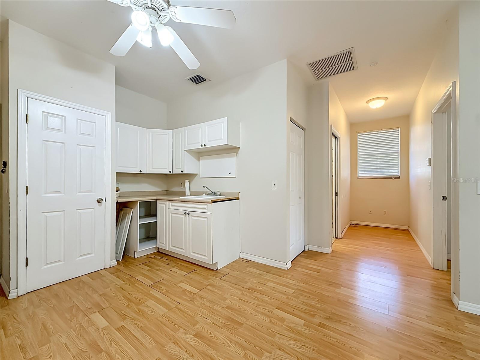 1003 W OUTBOUND PL, TAMPA, FL, 33612