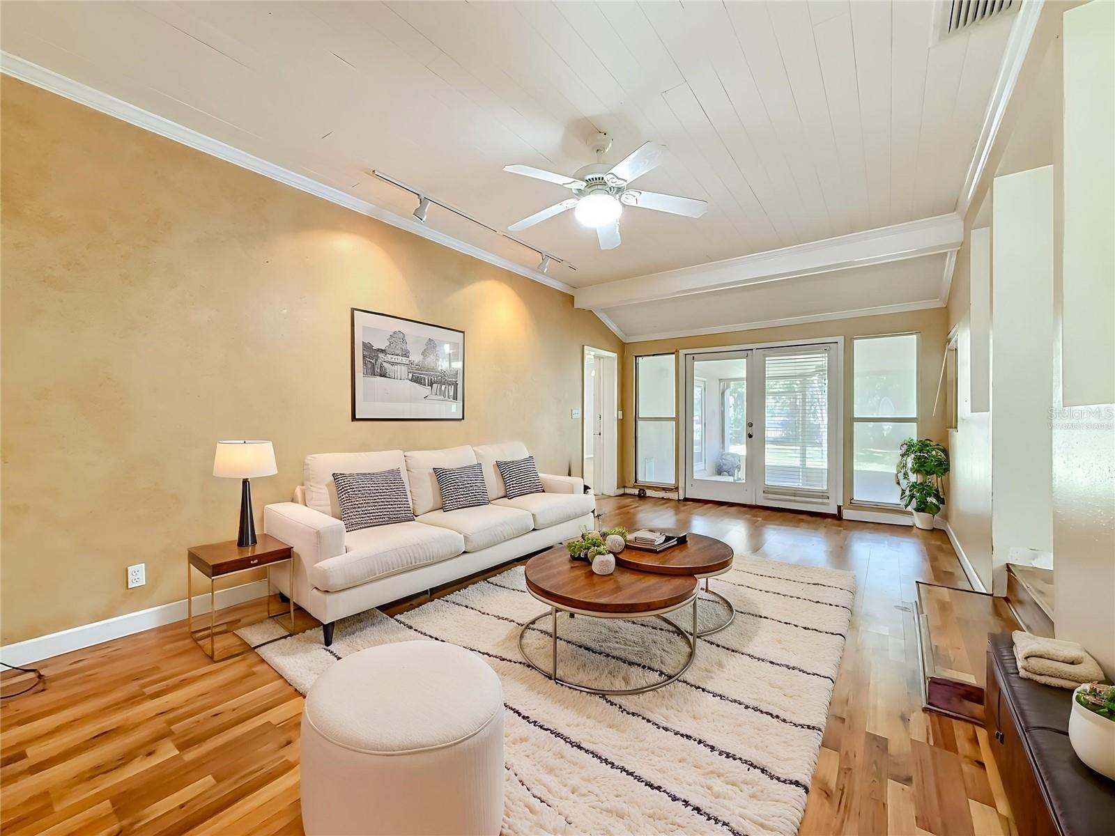 1003 W OUTBOUND PL, TAMPA, FL, 33612