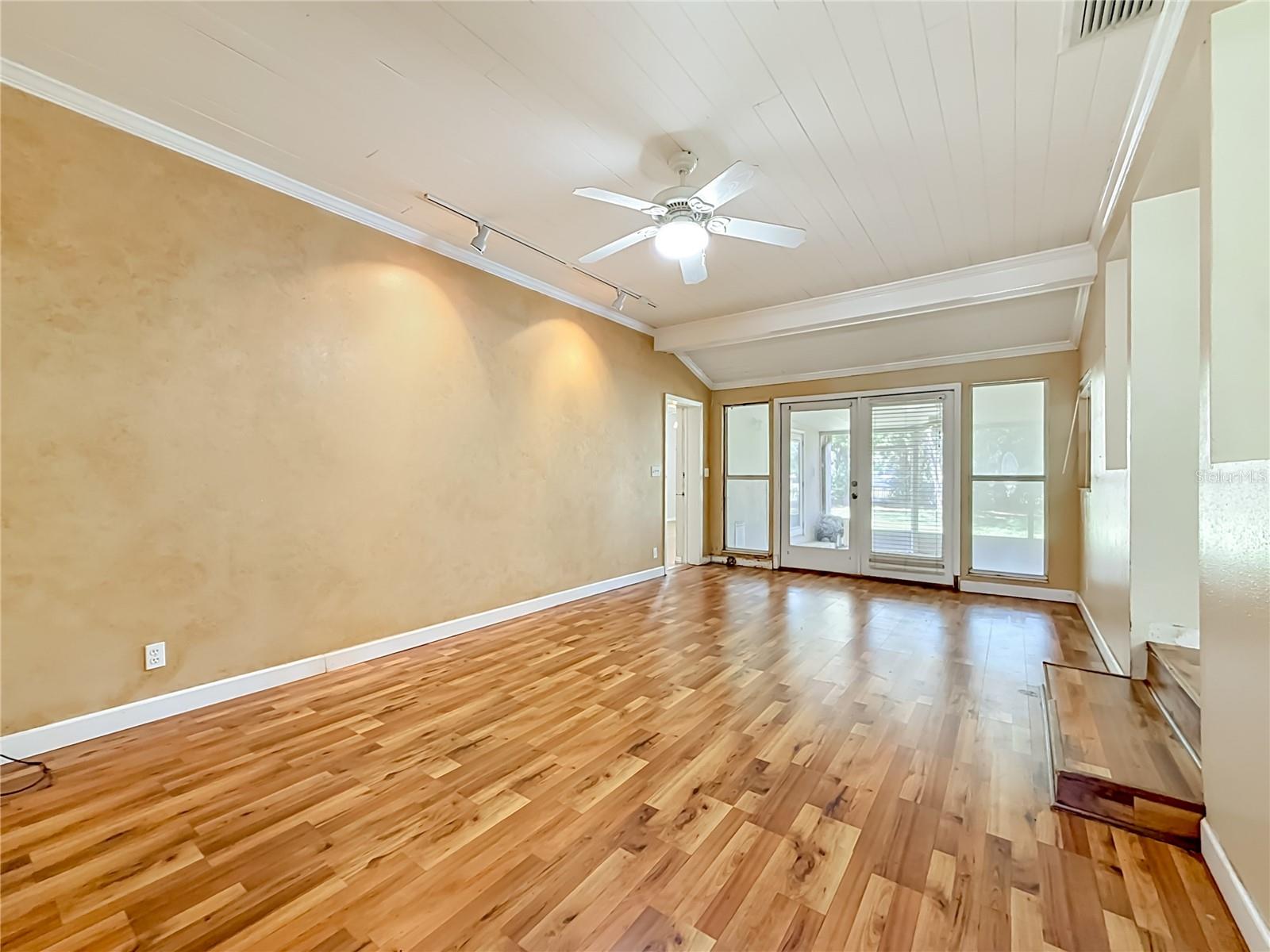 1003 W OUTBOUND PL, TAMPA, FL, 33612