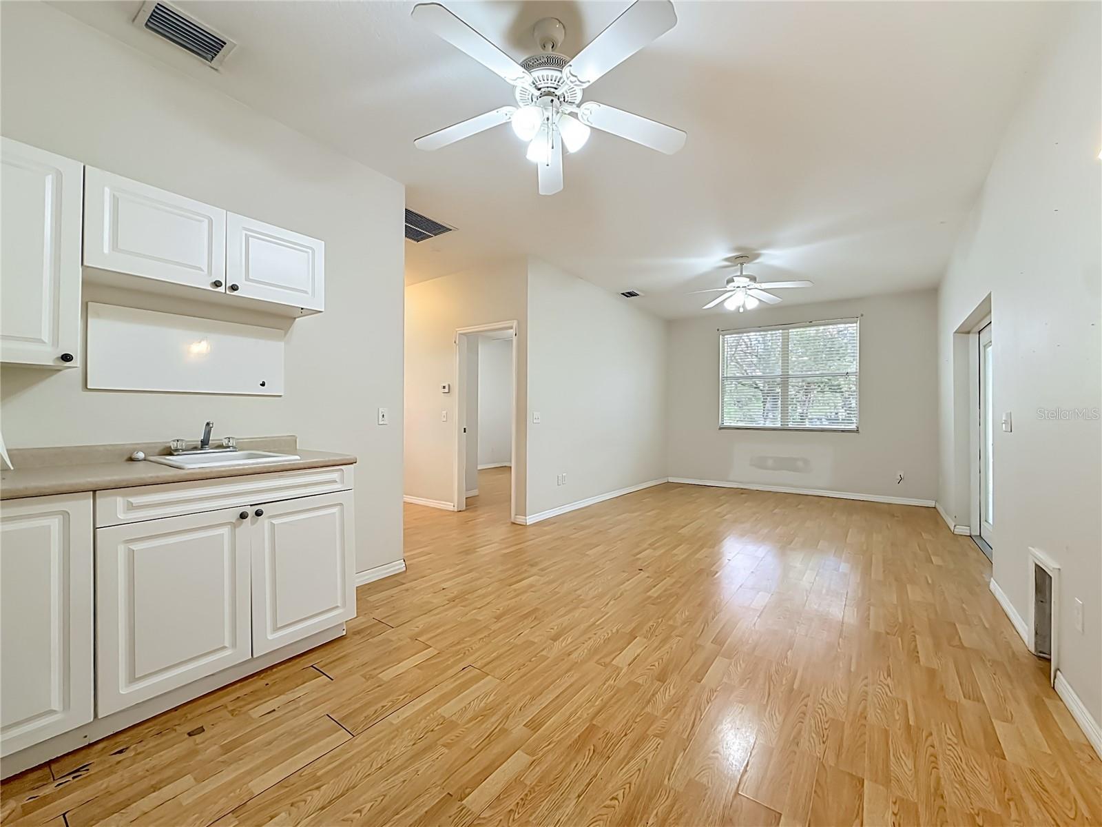 1003 W OUTBOUND PL, TAMPA, FL, 33612