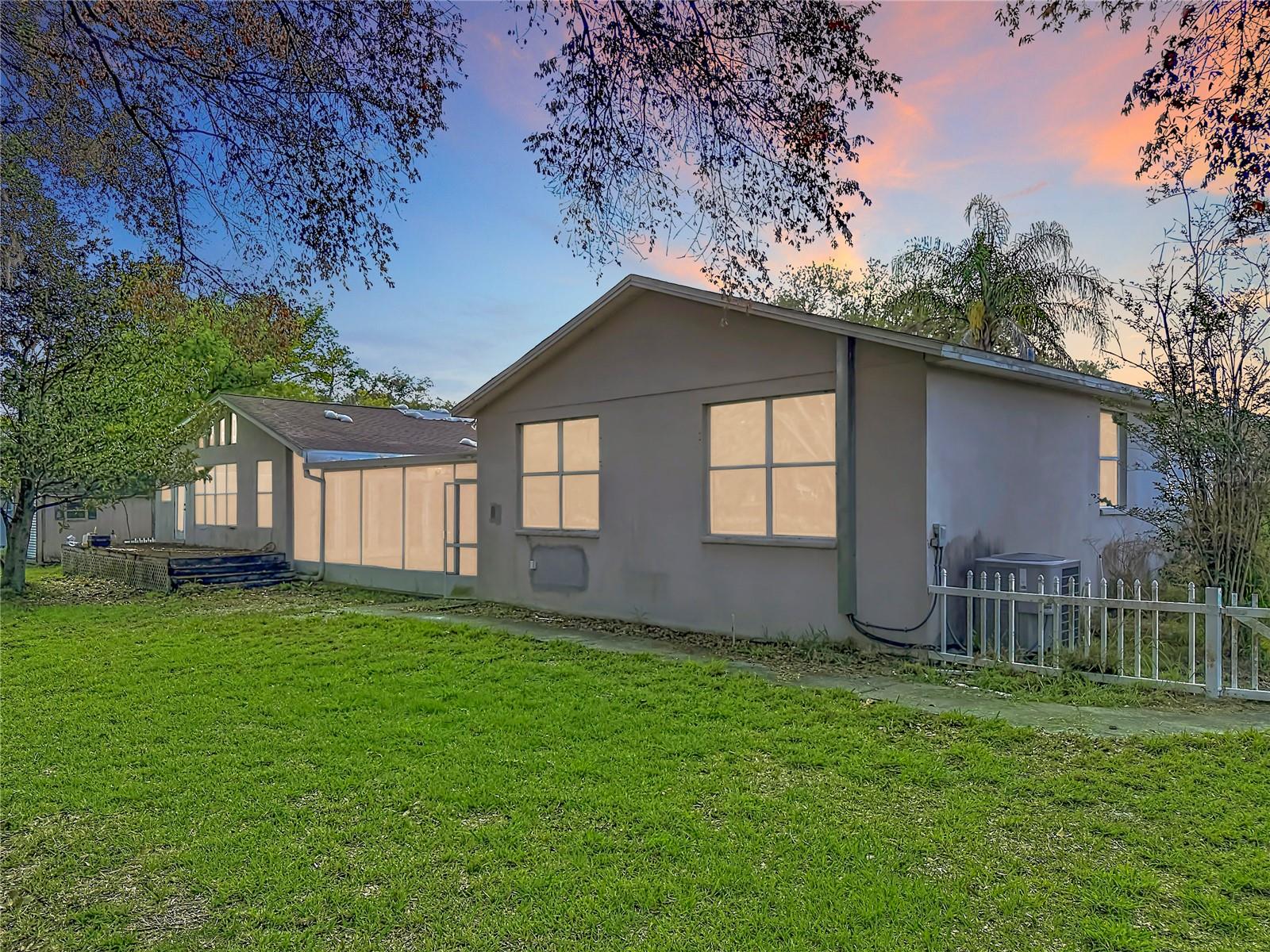 1003 W OUTBOUND PL, TAMPA, FL, 33612