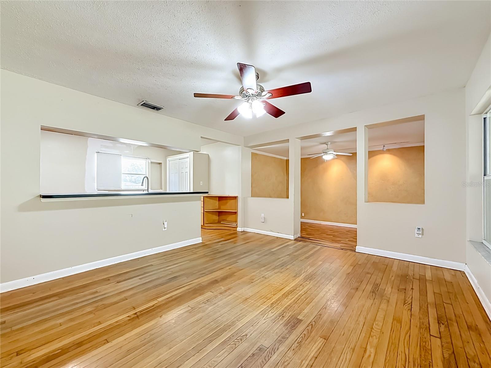 1003 W OUTBOUND PL, TAMPA, FL, 33612