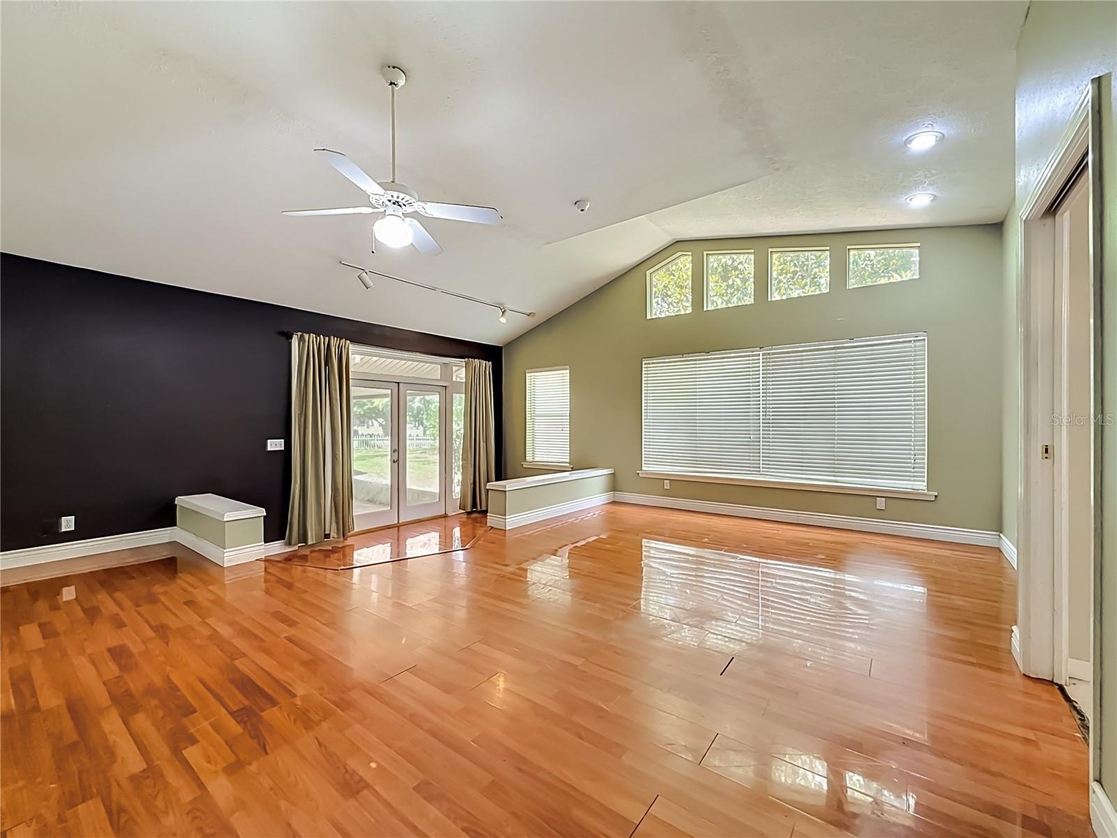 1003 W OUTBOUND PL, TAMPA, FL, 33612
