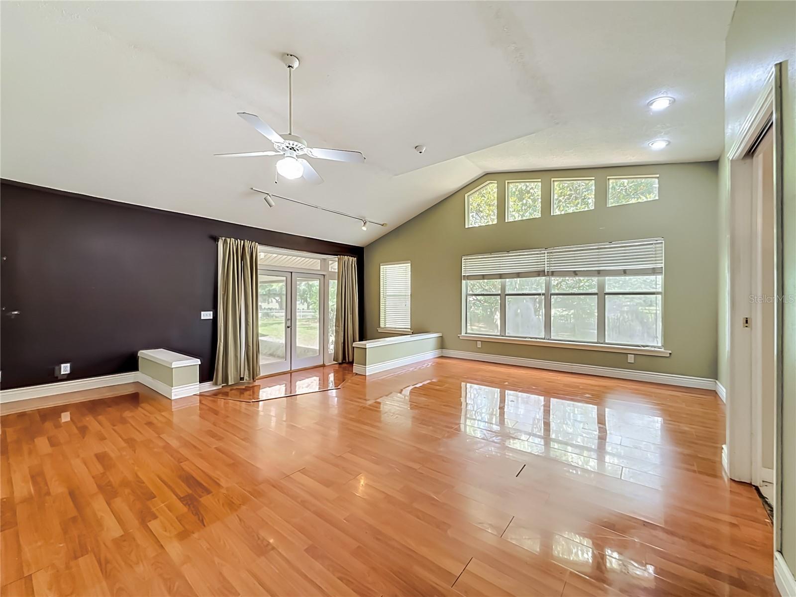 1003 W OUTBOUND PL, TAMPA, FL, 33612