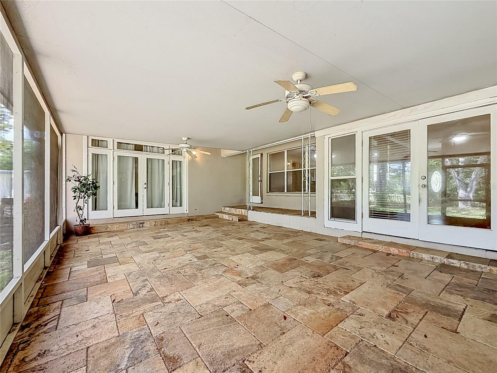 1003 W OUTBOUND PL, TAMPA, FL, 33612