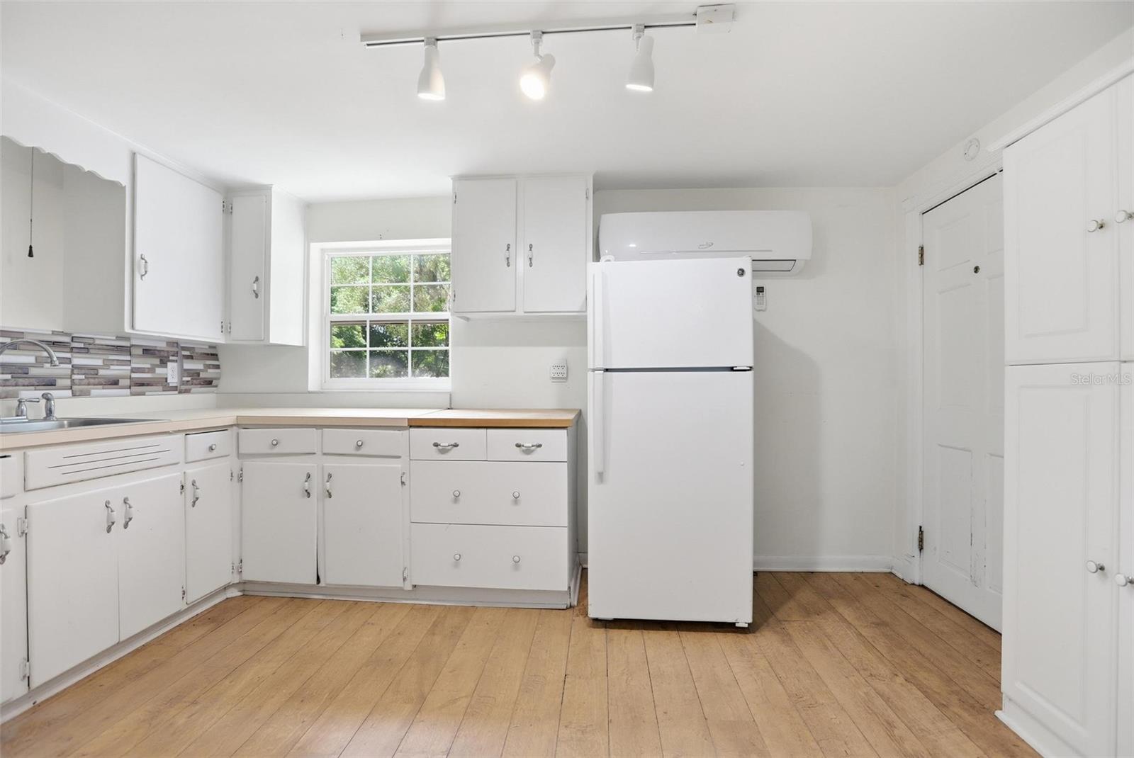 810 S MASSACHUSETTS AVE, DELAND, FL, 32724