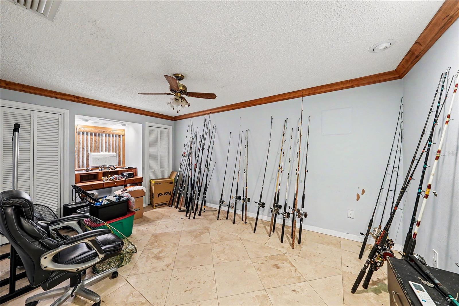 9624 HIDDEN OAKS CIR, TAMPA, FL, 33612