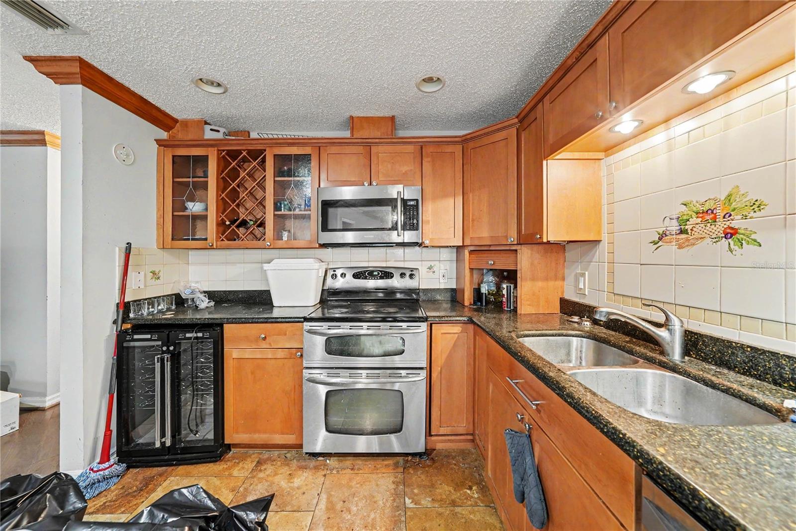 9624 HIDDEN OAKS CIR, TAMPA, FL, 33612