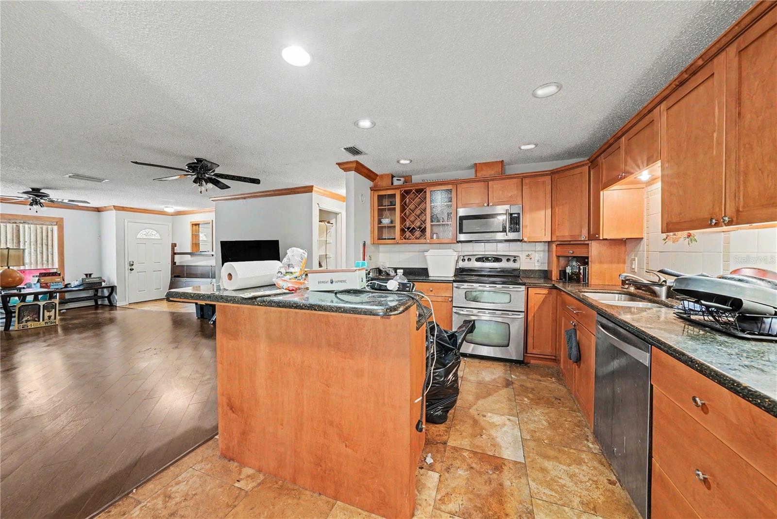 9624 HIDDEN OAKS CIR, TAMPA, FL, 33612