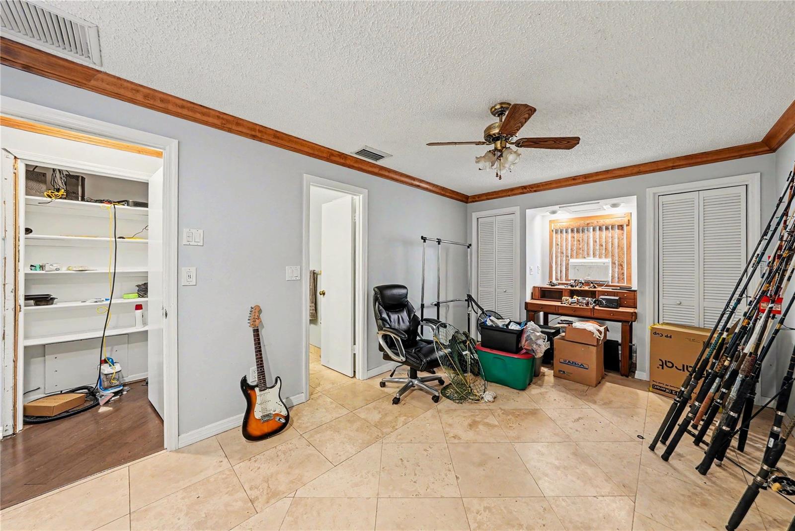 9624 HIDDEN OAKS CIR, TAMPA, FL, 33612