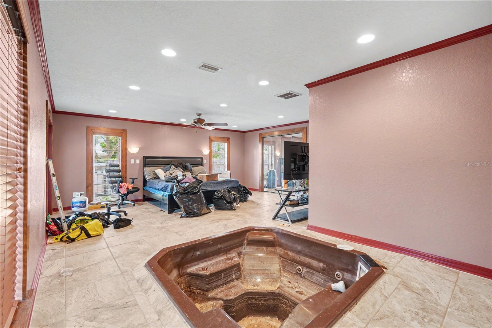 9624 HIDDEN OAKS CIR, TAMPA, FL, 33612