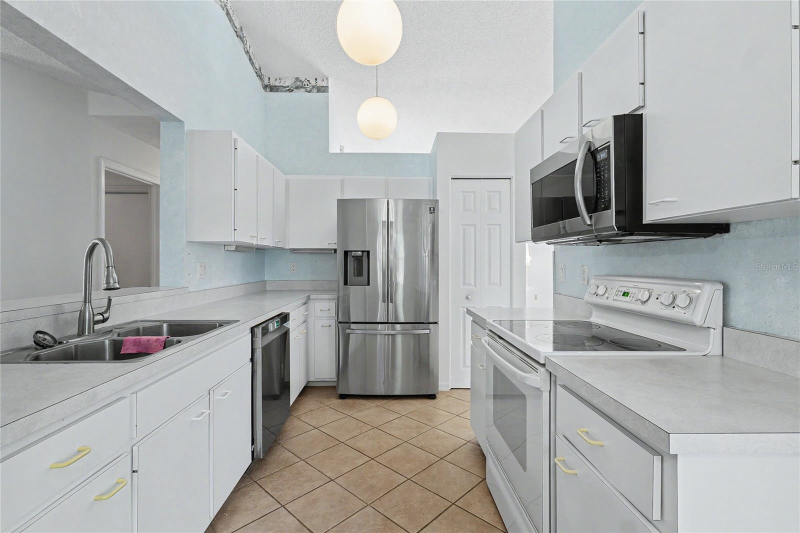 5657 29TH STREET CIR E, BRADENTON, FL, 34203