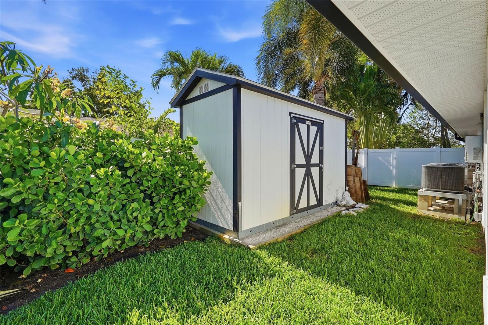 1024 44TH AVE NE, ST PETERSBURG, FL, 33703