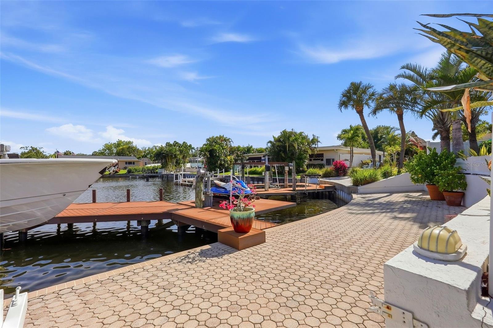 1024 44TH AVE NE, ST PETERSBURG, FL, 33703