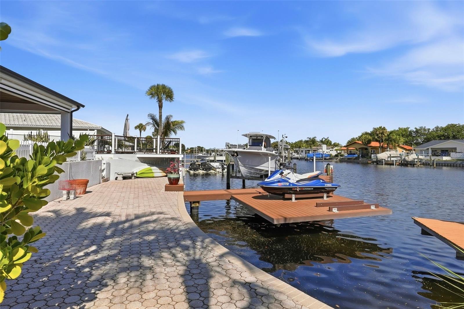 1024 44TH AVE NE, ST PETERSBURG, FL, 33703