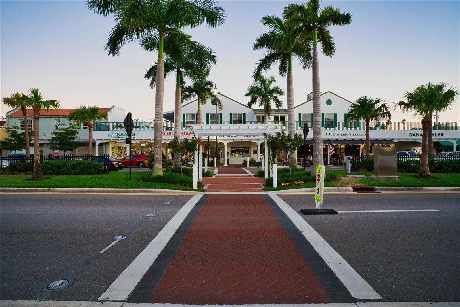 221 S VENICE BLVD, VENICE, FL, 34293