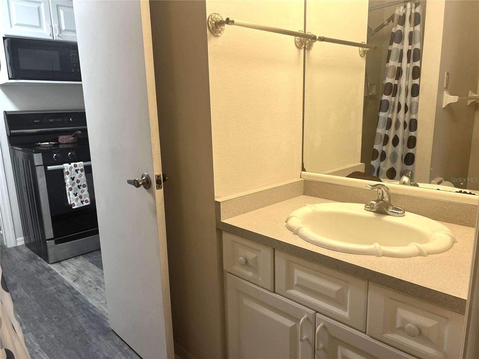 221 S VENICE BLVD, VENICE, FL, 34293