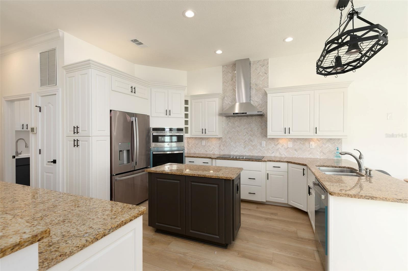 4 PARADISE LN, TREASURE ISLAND, FL, 33706