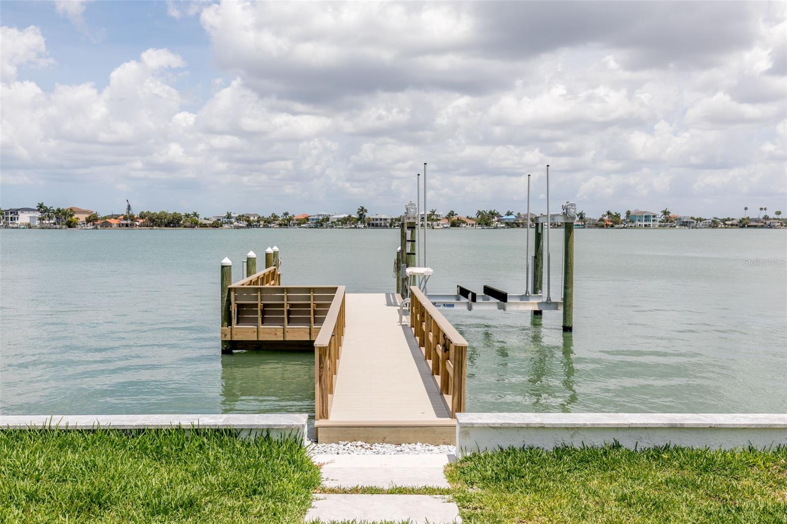 4 PARADISE LN, TREASURE ISLAND, FL, 33706