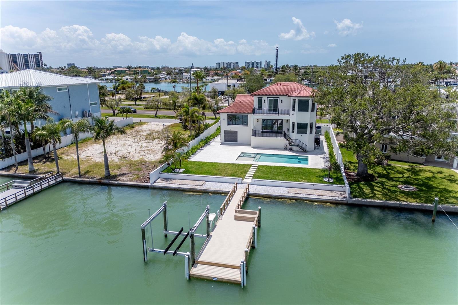 4 PARADISE LN, TREASURE ISLAND, FL, 33706