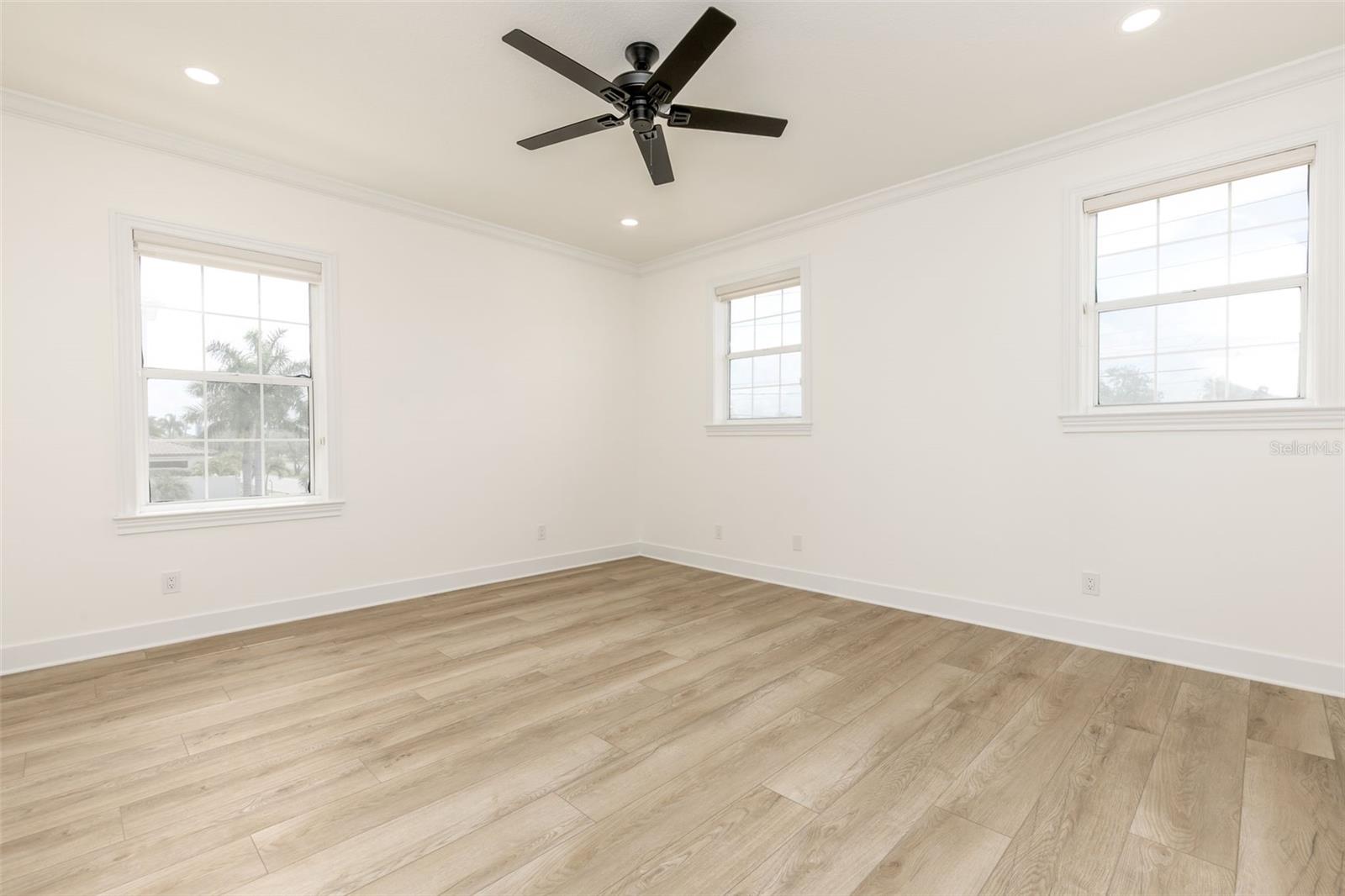 4 PARADISE LN, TREASURE ISLAND, FL, 33706