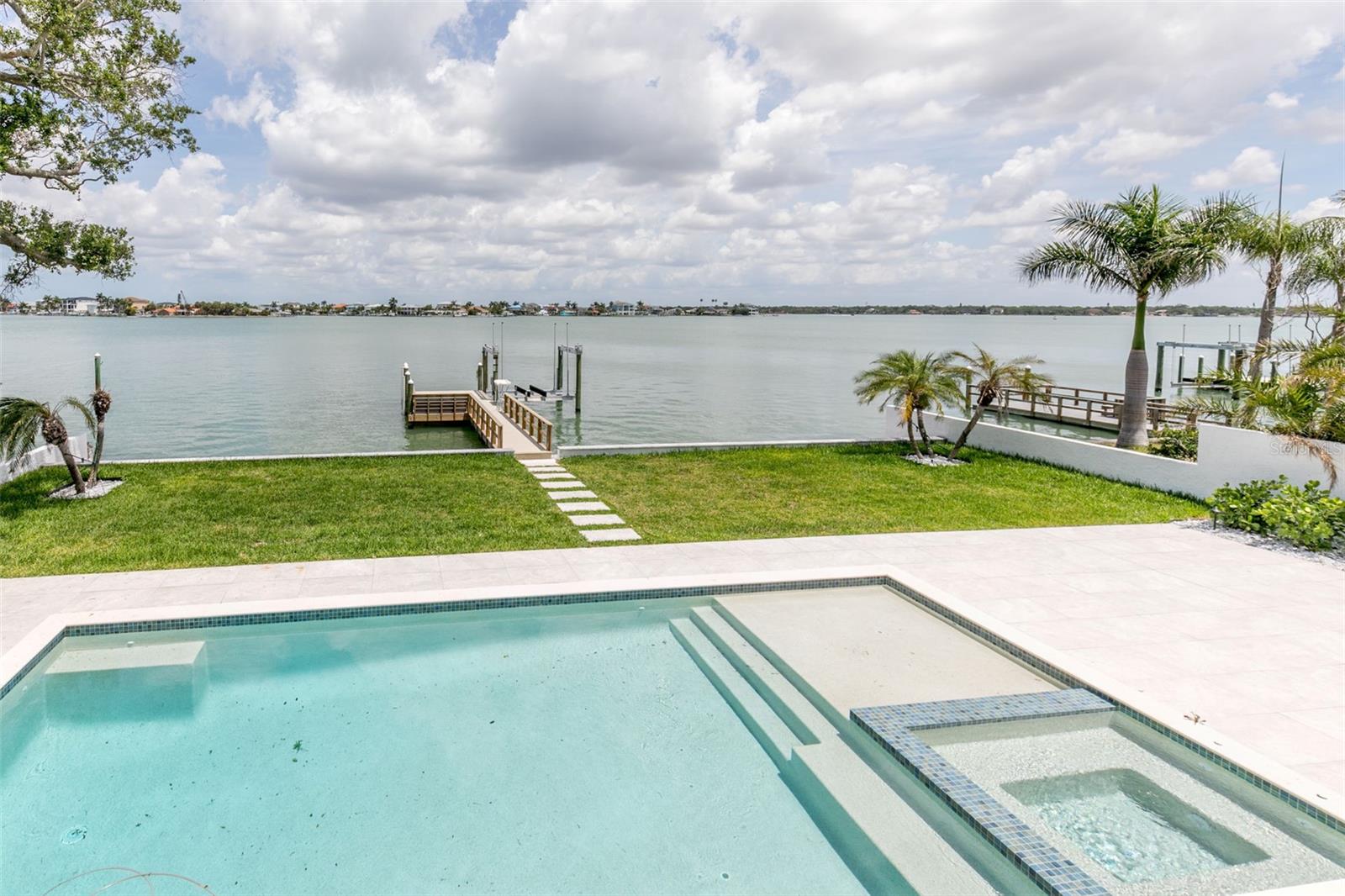 4 PARADISE LN, TREASURE ISLAND, FL, 33706