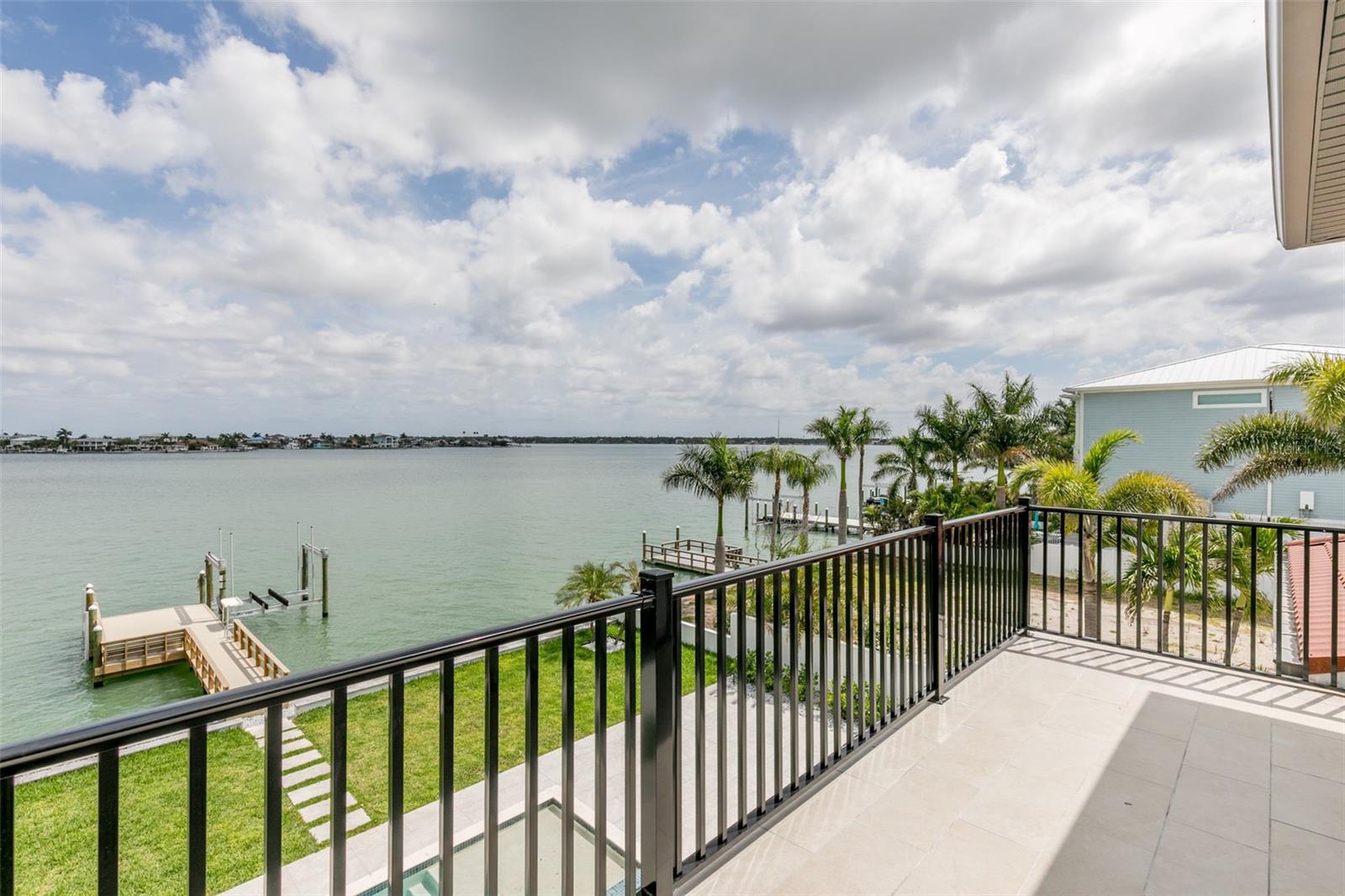4 PARADISE LN, TREASURE ISLAND, FL, 33706
