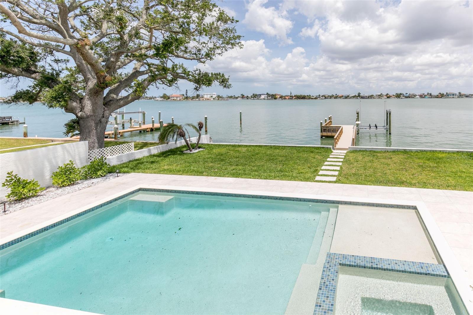 4 PARADISE LN, TREASURE ISLAND, FL, 33706