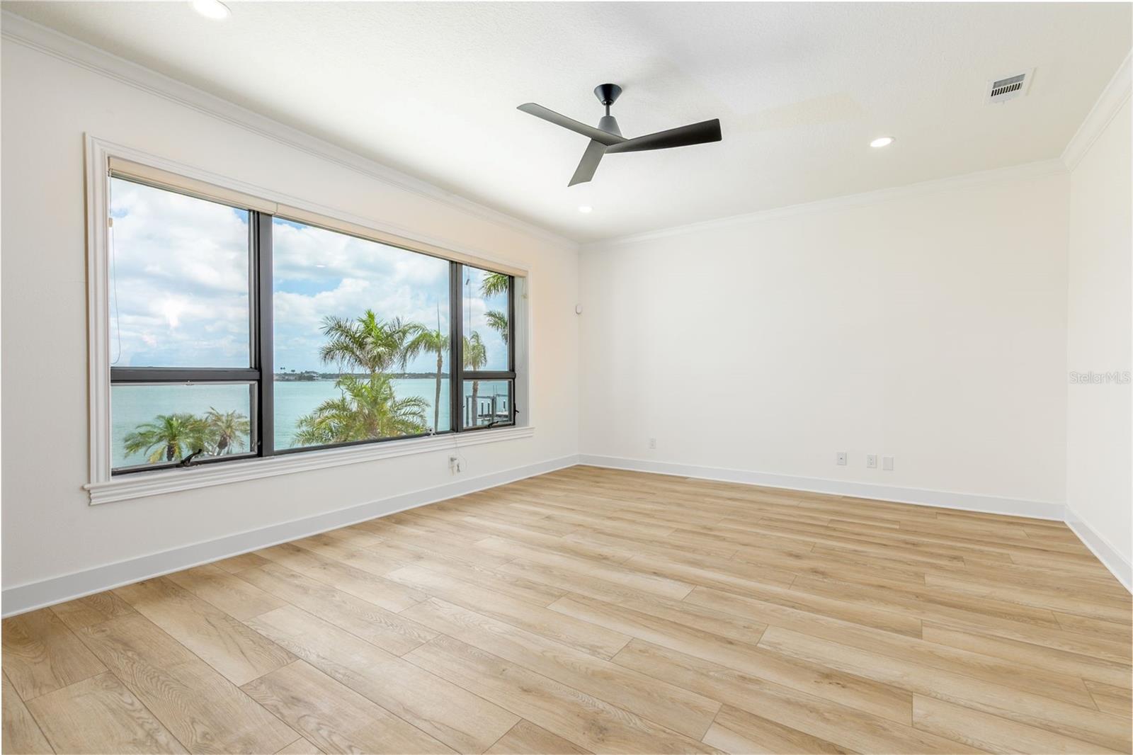 4 PARADISE LN, TREASURE ISLAND, FL, 33706