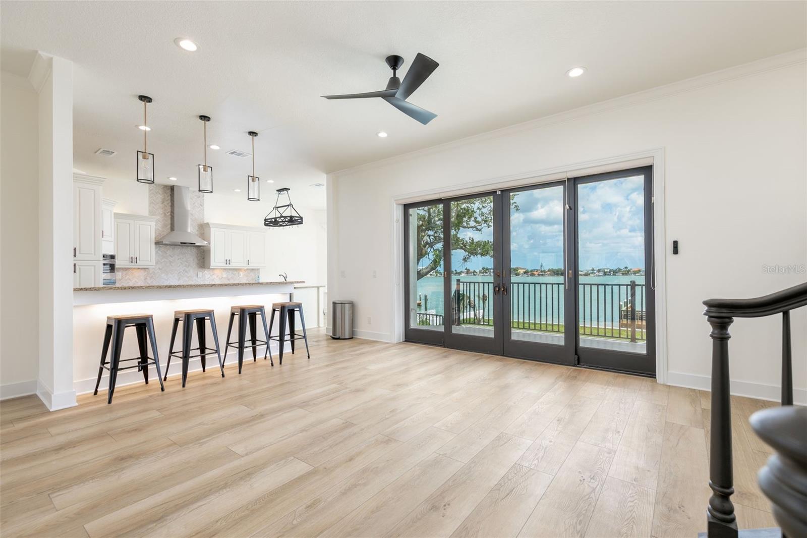 4 PARADISE LN, TREASURE ISLAND, FL, 33706
