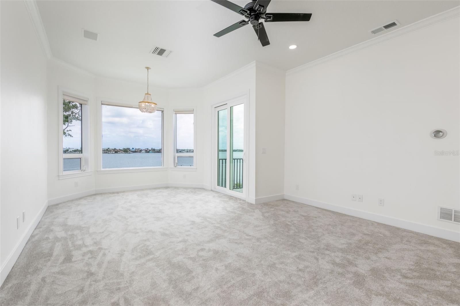 4 PARADISE LN, TREASURE ISLAND, FL, 33706