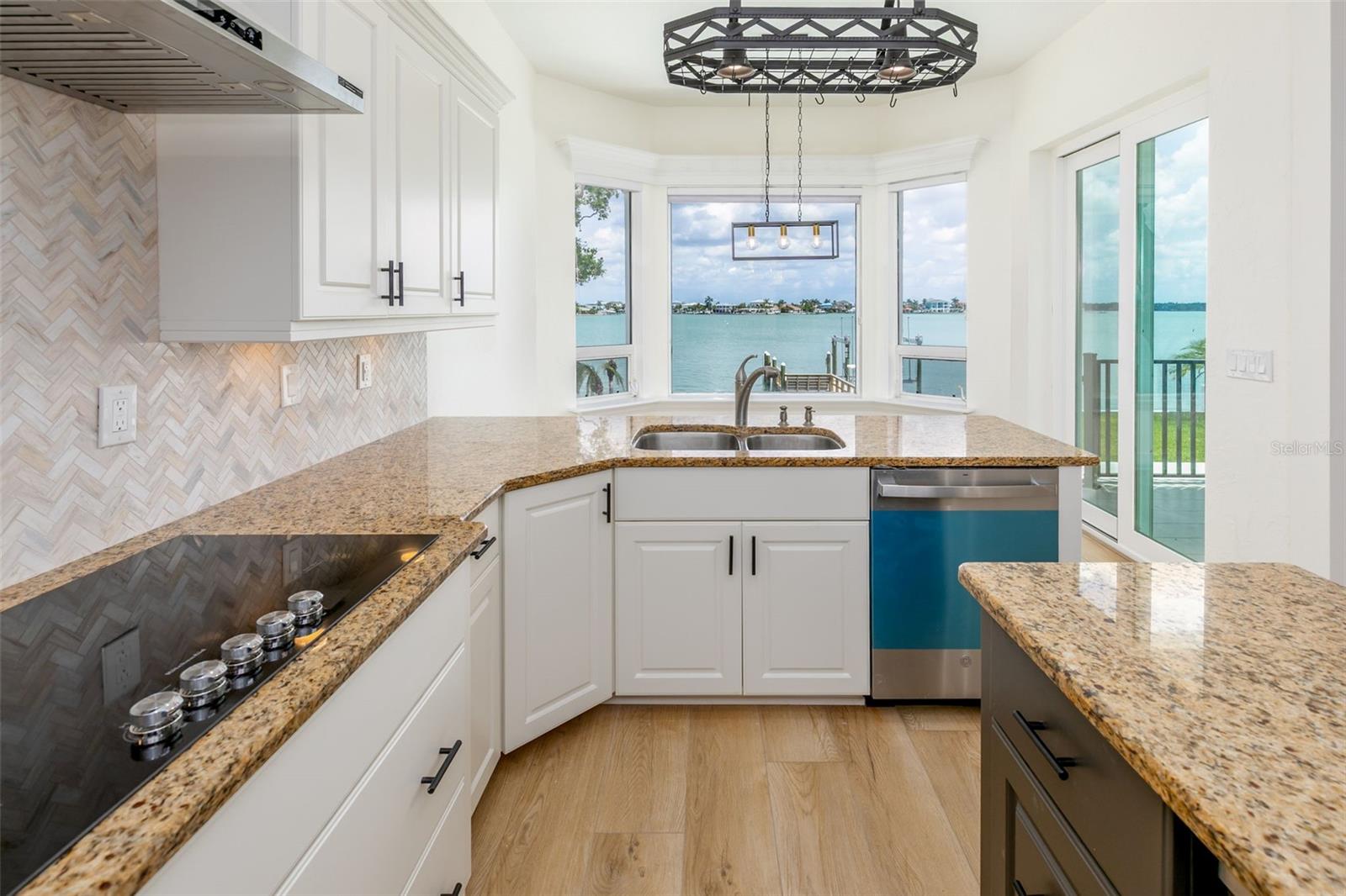 4 PARADISE LN, TREASURE ISLAND, FL, 33706