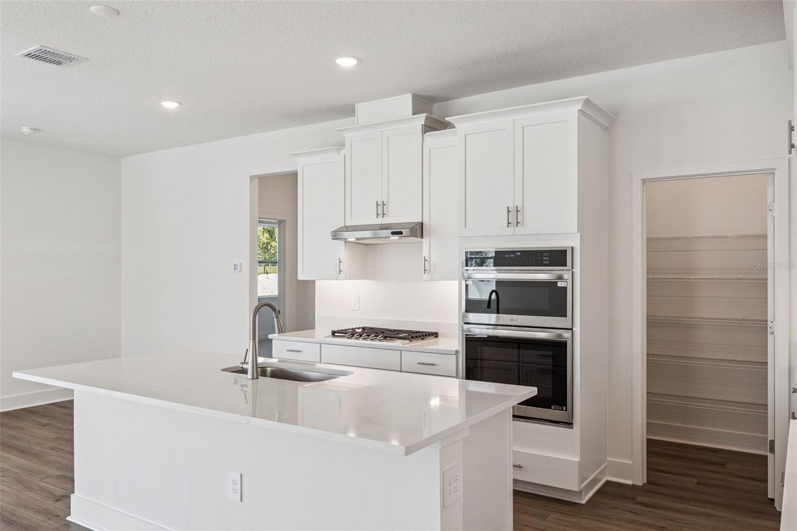 574 EMERALD GROVE DR, APOPKA, FL, 32703
