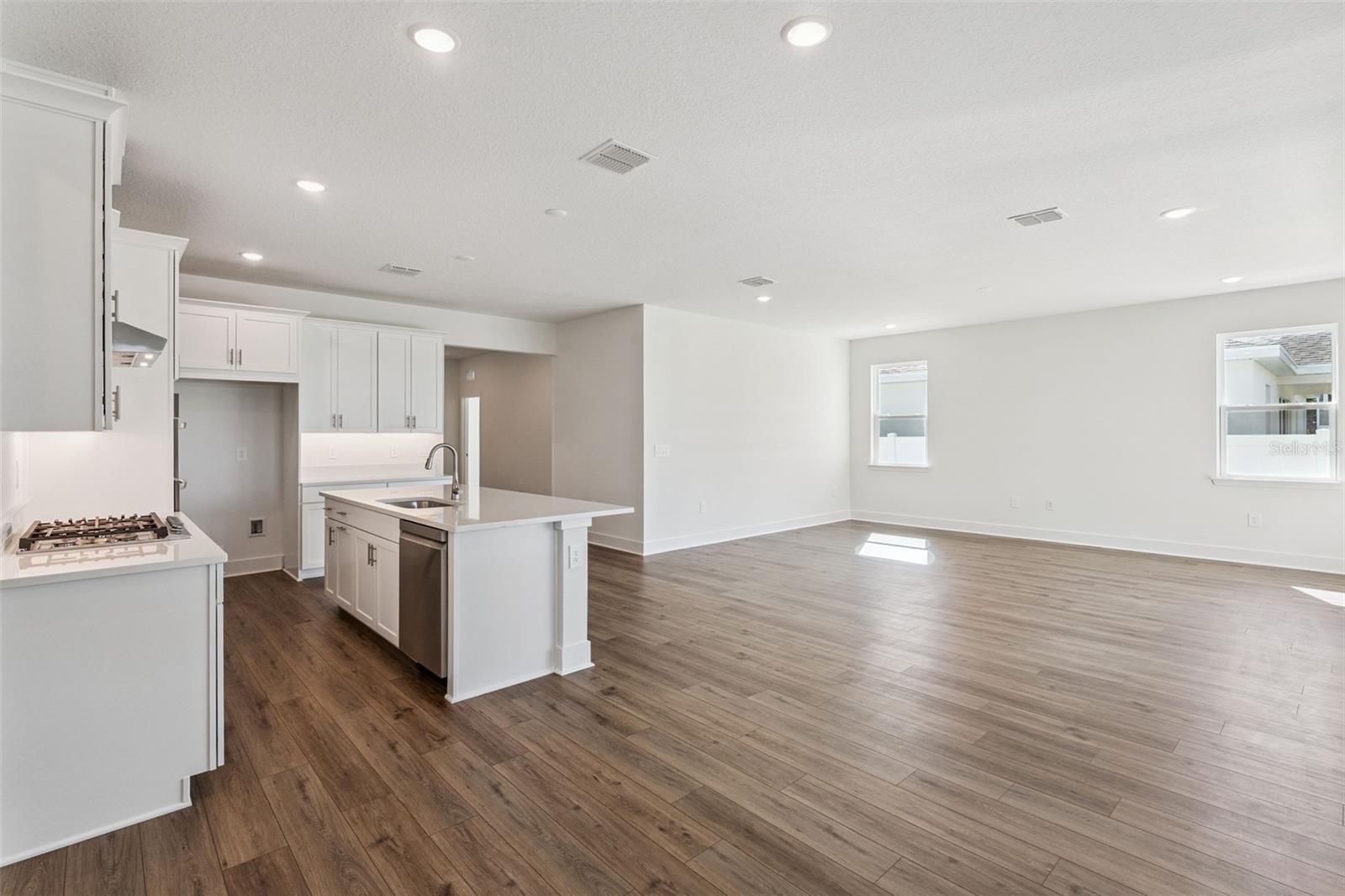 574 EMERALD GROVE DR, APOPKA, FL, 32703