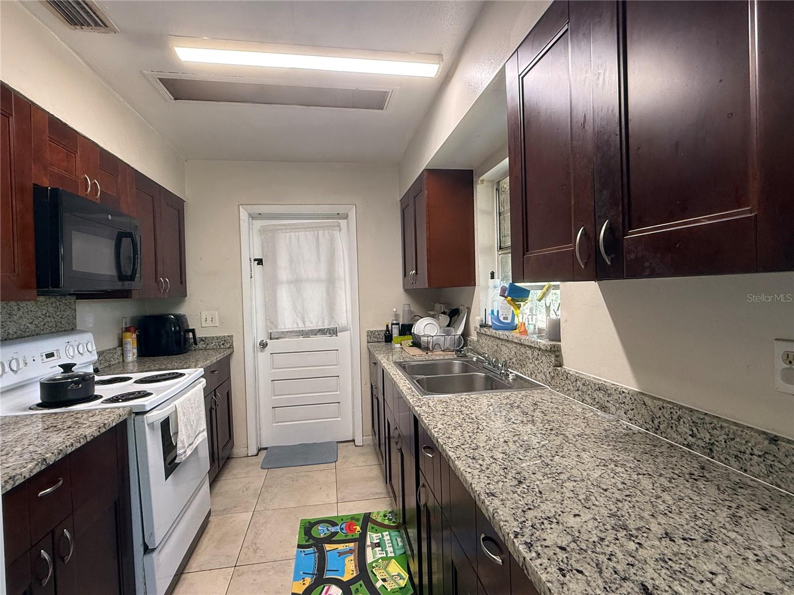 2122 GULF CITY RD, RUSKIN, FL, 33570